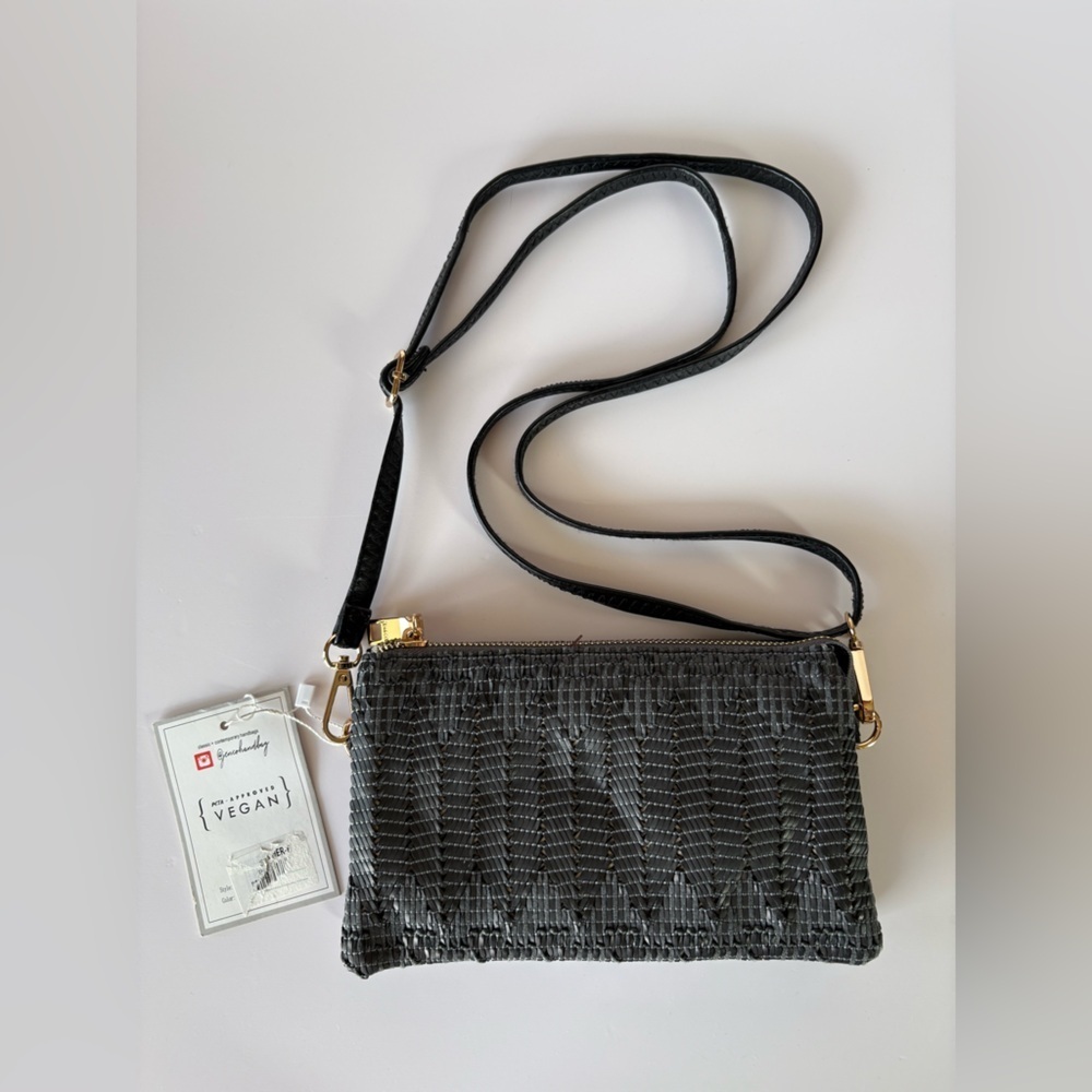 NEW Jen& Co. Black Leather Crossbody Purse with Adjustable Strap and Wrist Strap